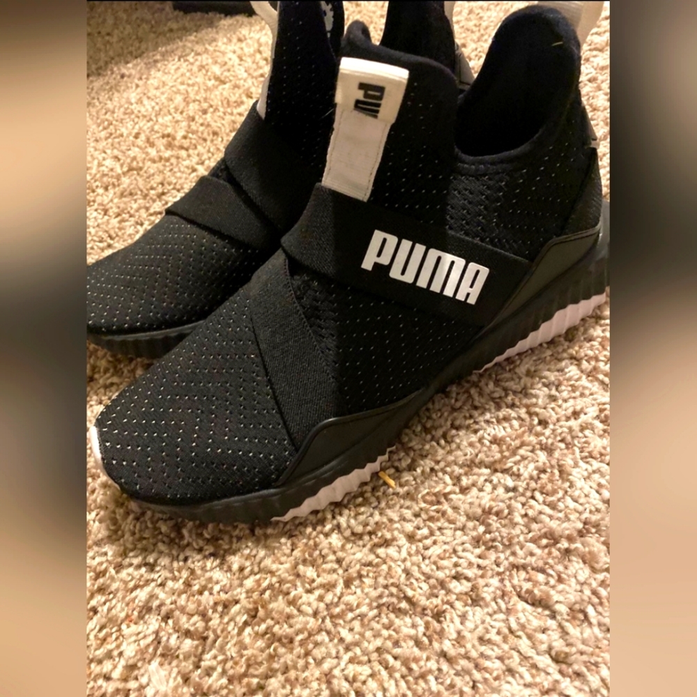 Puma Defy Sneakers